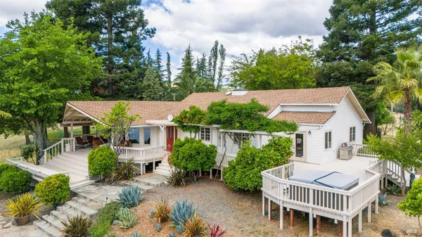$1,050,000 | 3760 King Ranch Road, Ukiah, CA 95482