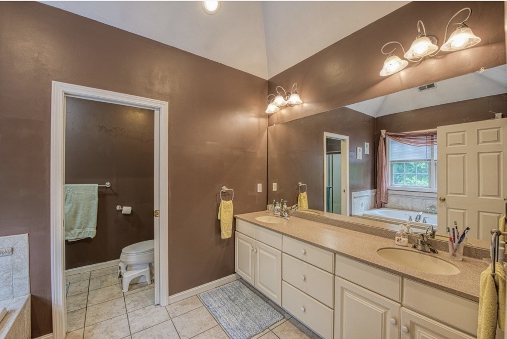 6 Mohawk Road Raynham, MA 02767 - Photo 17 of 41