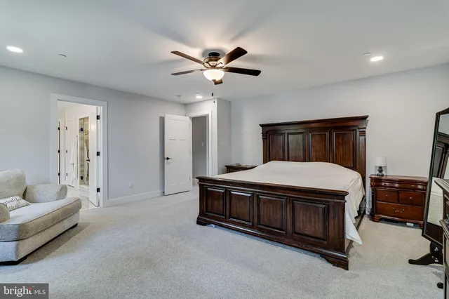 a view of livingroom with furniture and ceiling fan