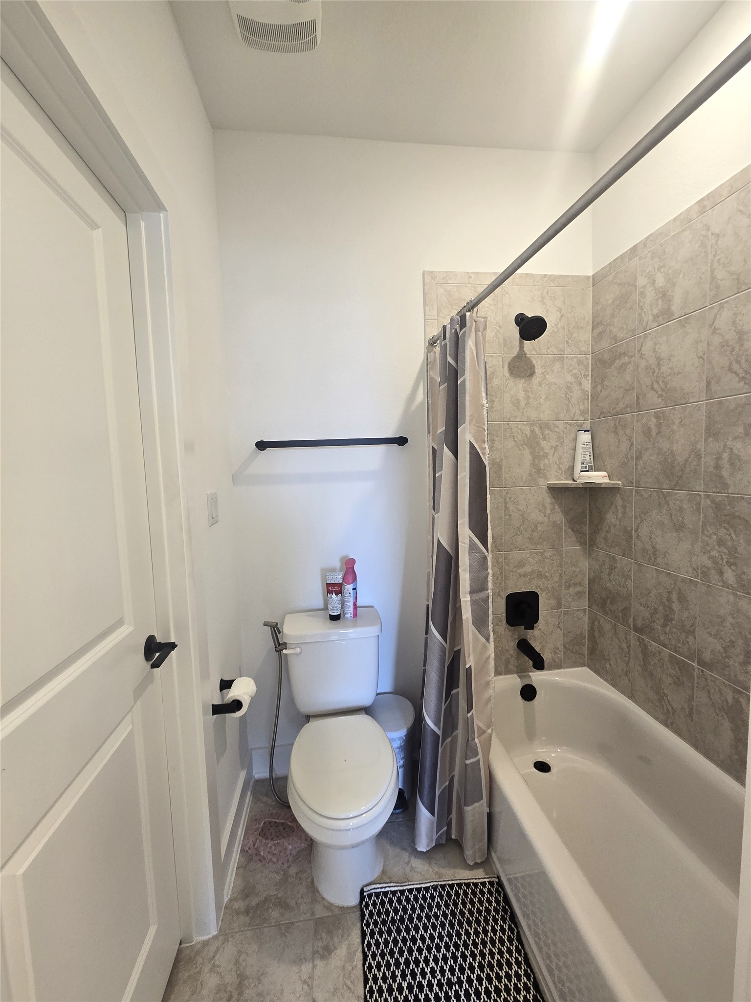 124 Ribera Drive Liberty Hill, TX 78642 - Photo 20 of 40 A well-appointed bath with tiled shower and ample space for daily routines.