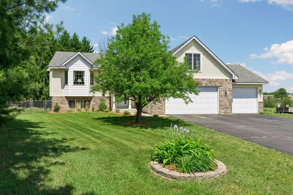 $485,000 | 4946 259th Court, Wyoming, MN 55092