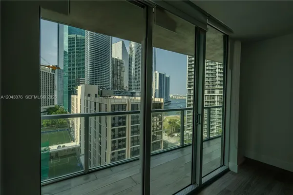 $4,400 | 500 Brickell Avenue, Unit 1407, Miami, FL 33131