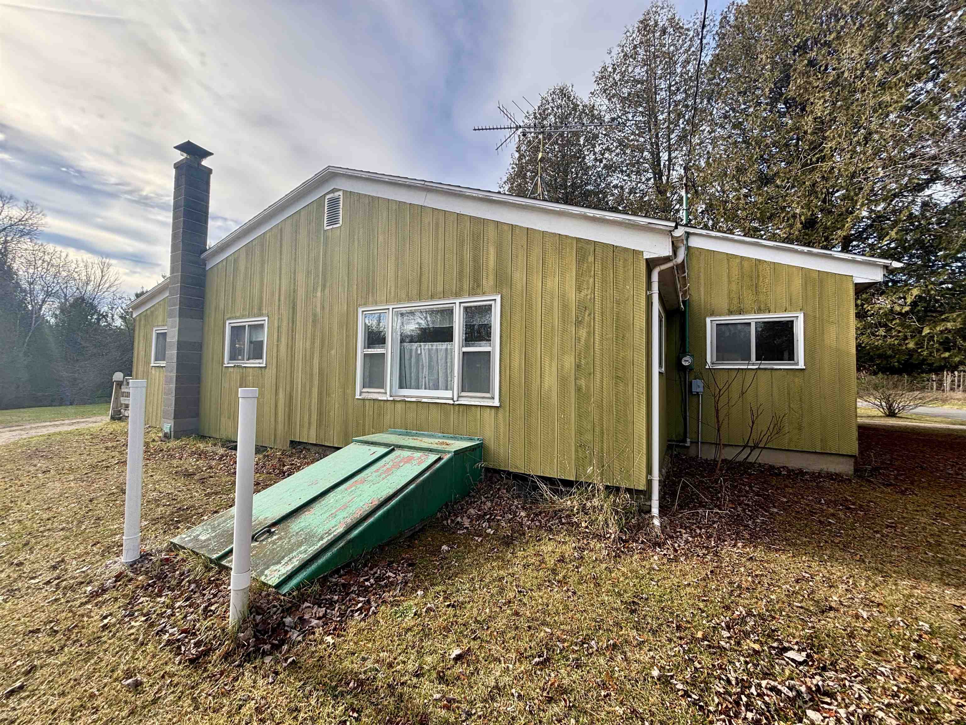 421 West Washington Road Farwell, MI 48622 - Photo 28 of 32