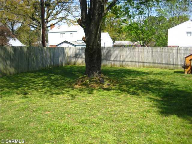 2708 Omega Road Henrico, VA 23228 - Photo 12 of 12 Yard/Garden