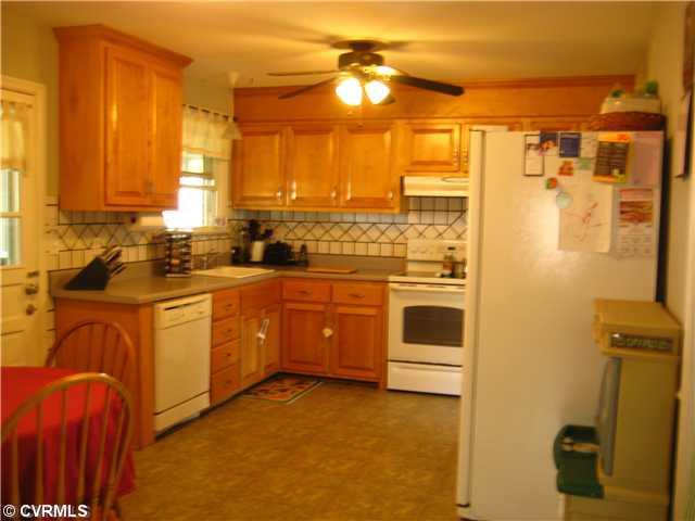 2708 Omega Road Henrico, VA 23228 - Photo 4 of 12 Kitchen