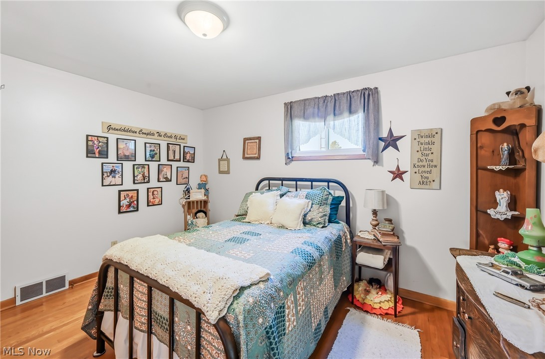 6127 Columbus Road Northeast Louisville, OH 44641 - Photo 24 of 49 Guest room