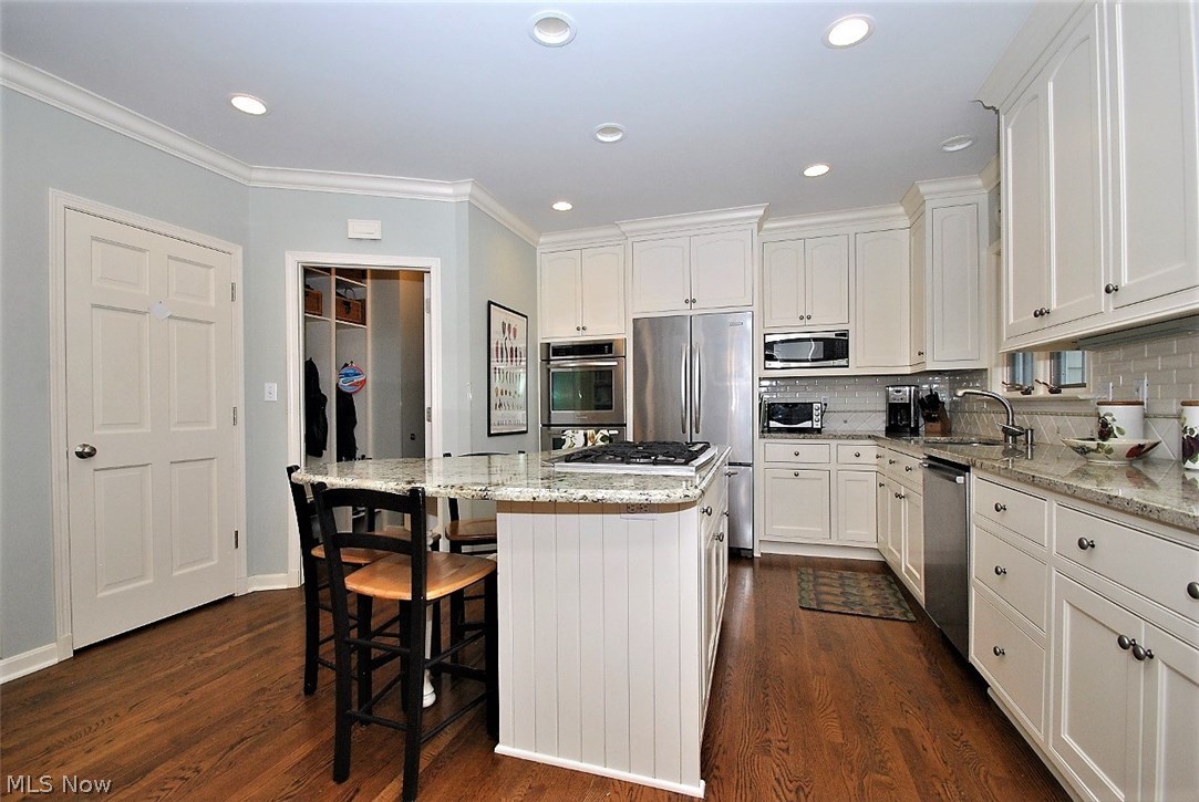 2767 Inverness Road Shaker Heights, OH 44122 - Photo 10 of 35 Kitchen opens to much room with built in storage cubbies