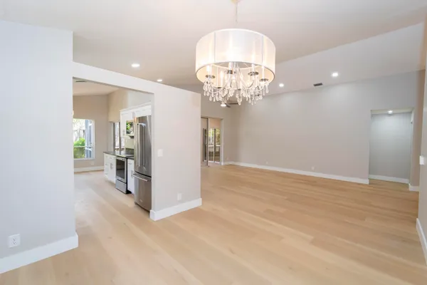 en view of a chandelier in big room and chandelier