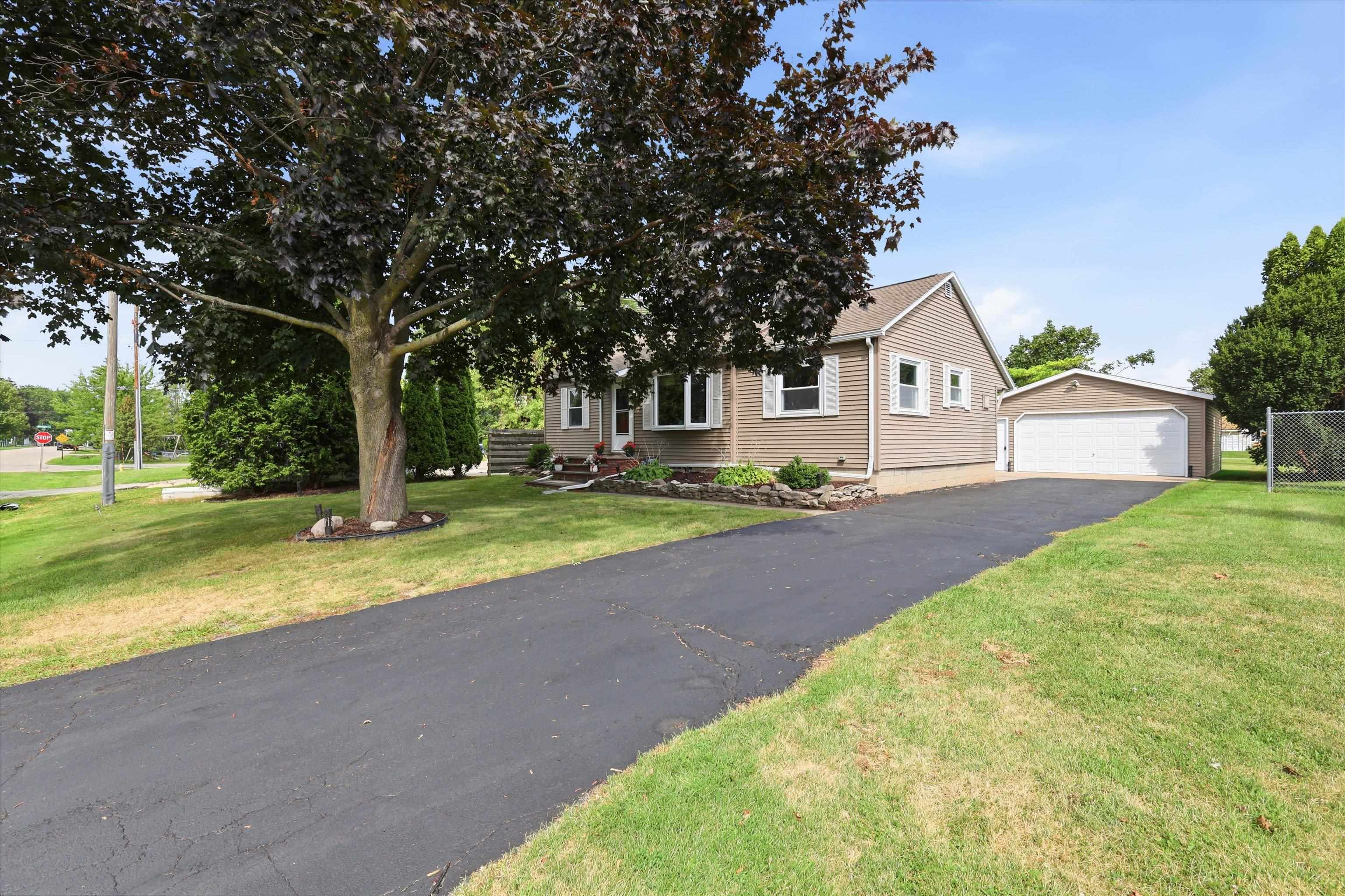 2412 Carleton Avenue Appleton, WI 54915 - Photo 2 of 28 Gallery Image 2