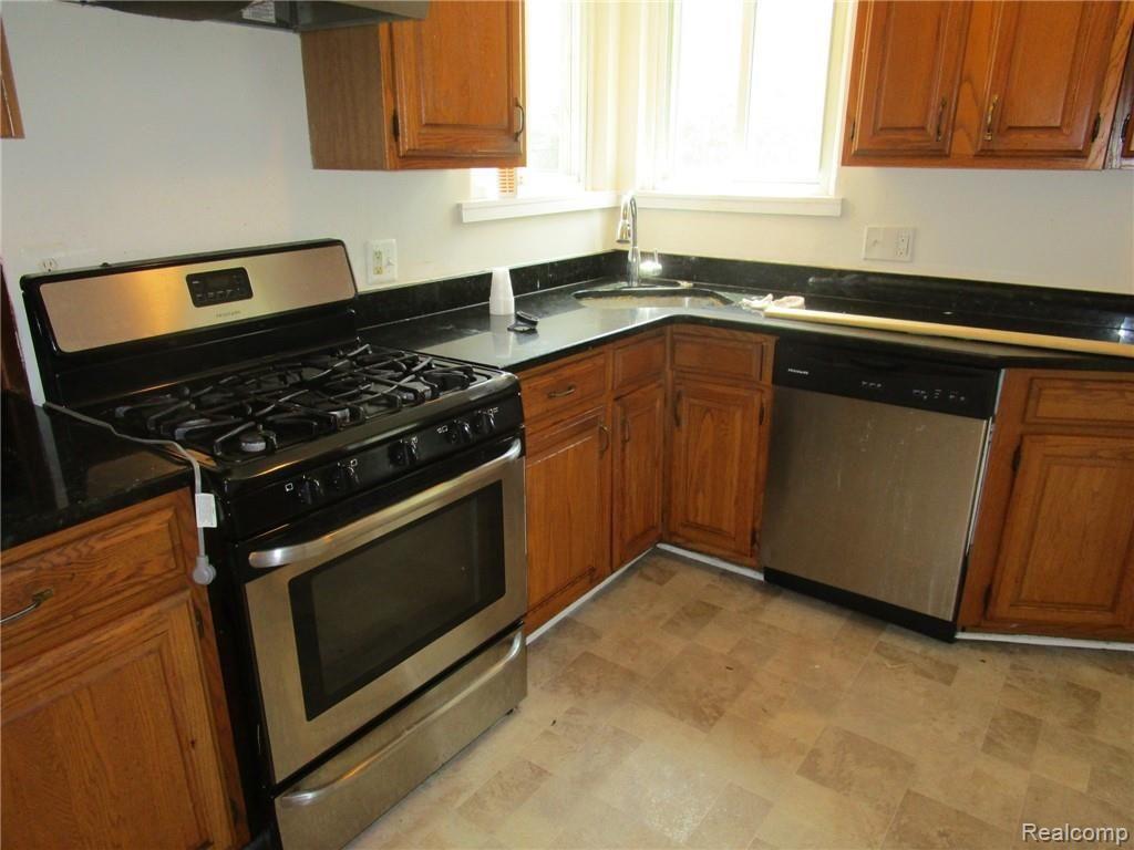 16944 Norborne Redford, MI 48240 - Photo 3 of 24