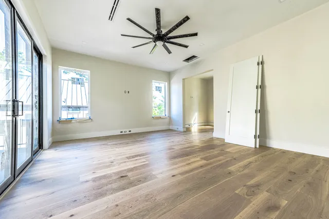 a black and white photo of a living room