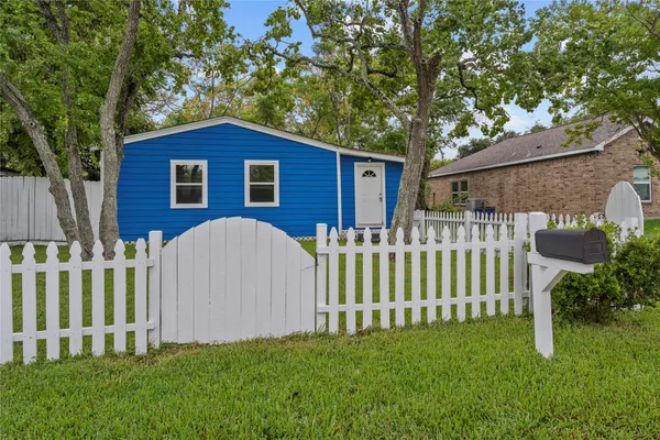 $1,300 | 1101 8th Avenue North, Texas City, TX 77590