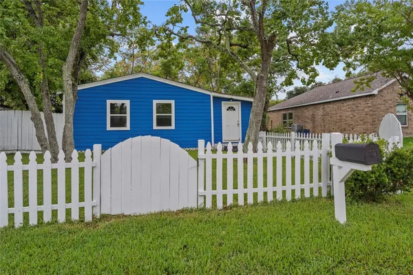 $1,275 | 1101 8th Avenue North, Texas City, TX 77590