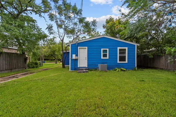 $1,300 | 1101 8th Avenue North, Texas City, TX 77590