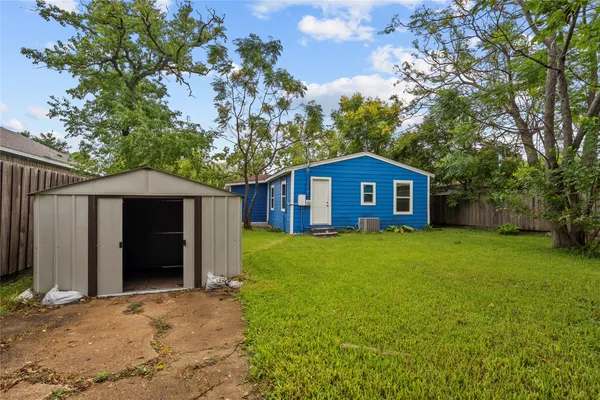 $1,300 | 1101 8th Avenue North, Texas City, TX 77590
