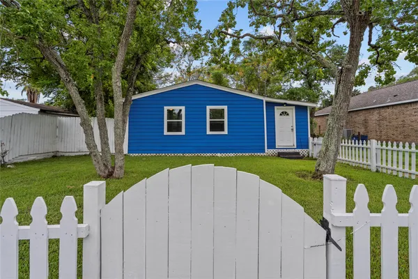 $1,300 | 1101 8th Avenue North, Texas City, TX 77590