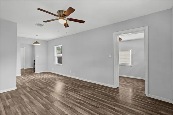 $1,300 | 1101 8th Avenue North, Texas City, TX 77590
