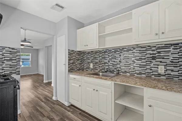 $1,300 | 1101 8th Avenue North, Texas City, TX 77590