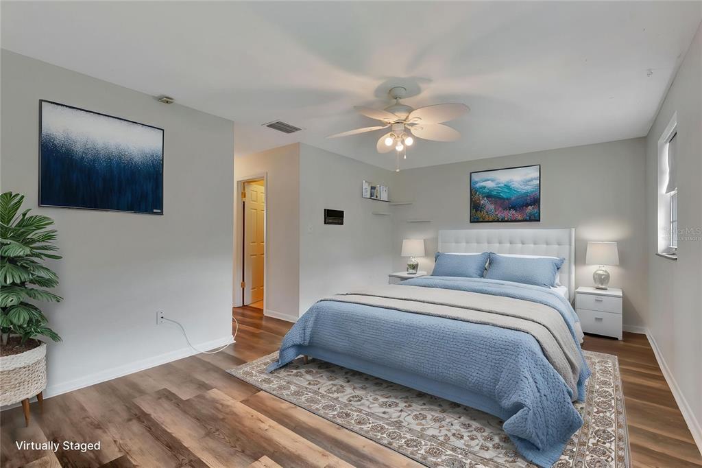 4216 Lake Underhill Road, Unit 6A28 Orlando, FL 32803 - Photo 10 of 18 a bedroom with a large bed and a window