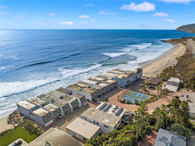 a view of a basketball court