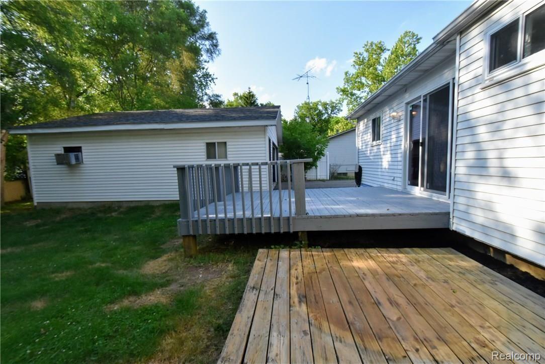 1418 Belsay Road Burton, MI 48509 - Photo 10 of 39 DSC_5576.jpg