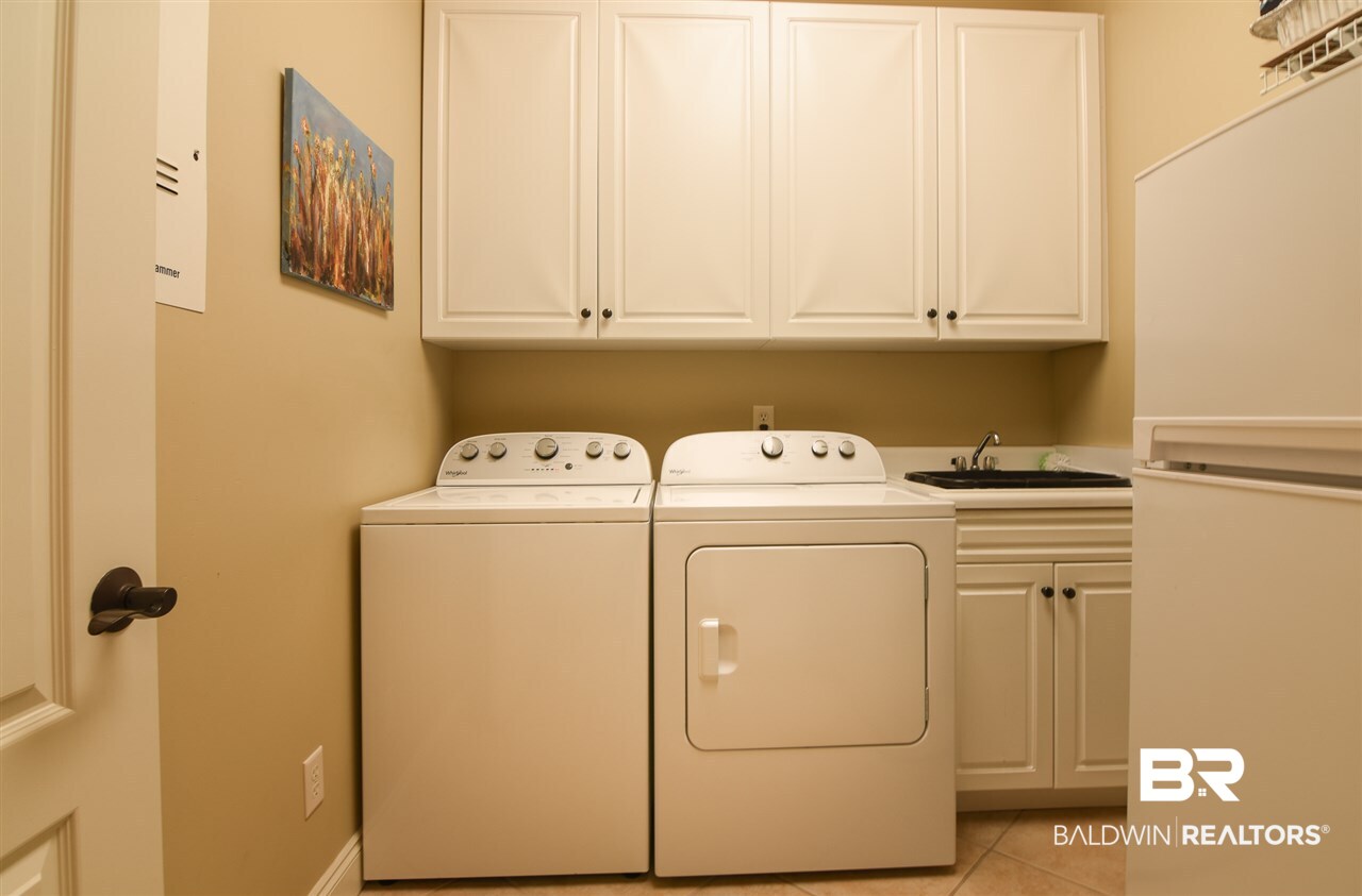 10948 Niblick Loop Fairhope, AL 36532 - Photo 24 of 30 with sink and cabinets