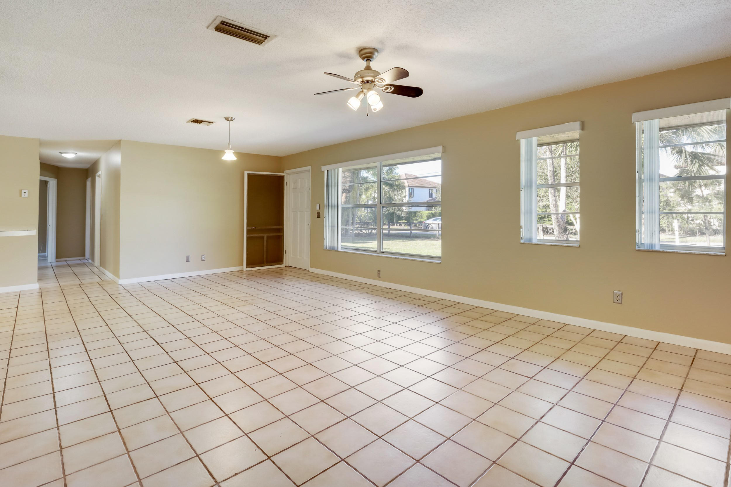 5318 South 73rd Road Lake Worth, FL 33463 - Photo 9 of 57 5318 73rd Rd S (8)