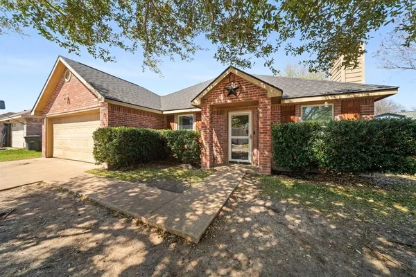 $250,000 | 405 Roan Lane, Red Oak, TX 75154