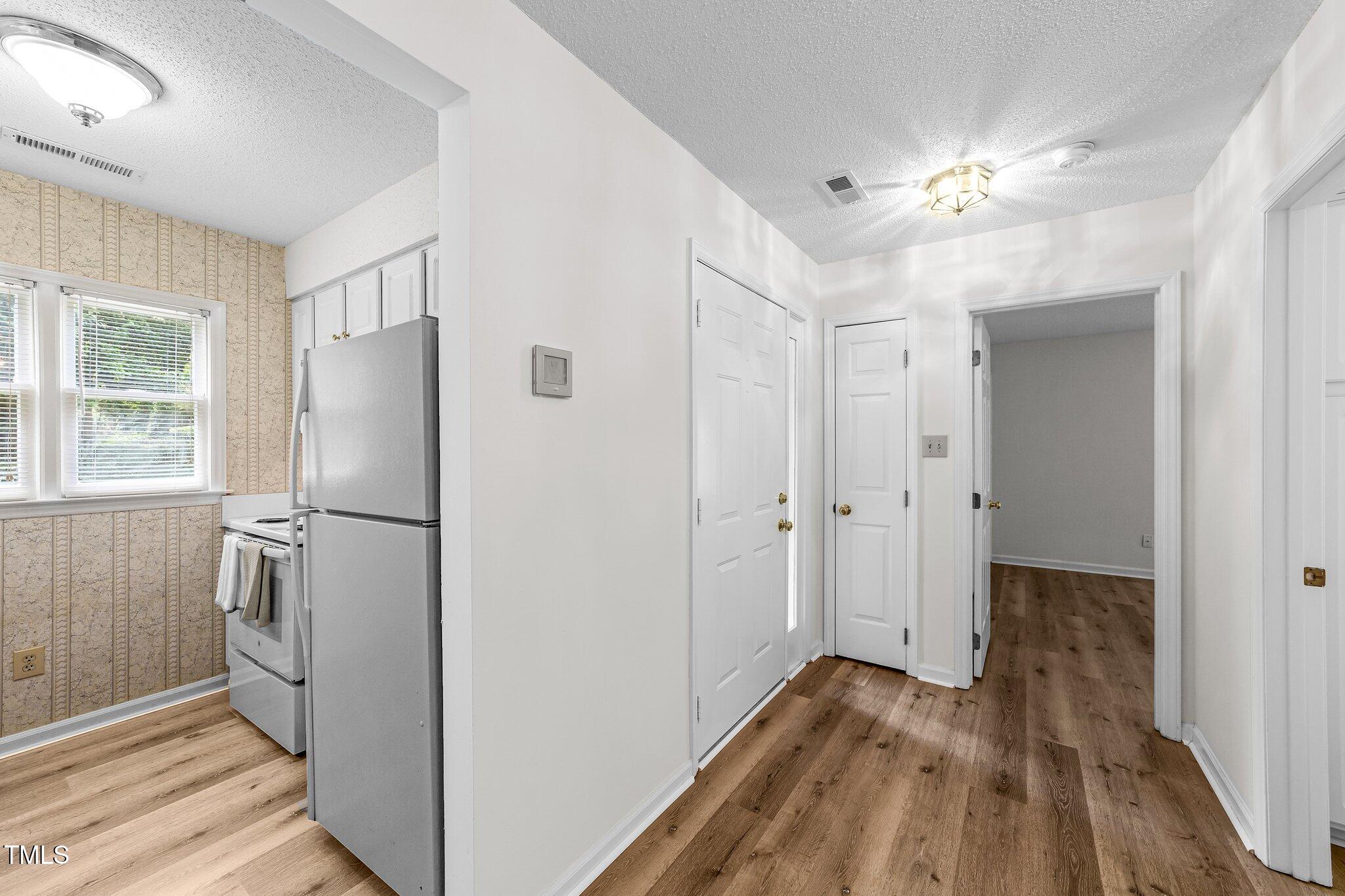 2821 Edridge Court, Unit 102 Raleigh, NC 27607 - Photo 3 of 20 19-web-or-mls-VB4A9113