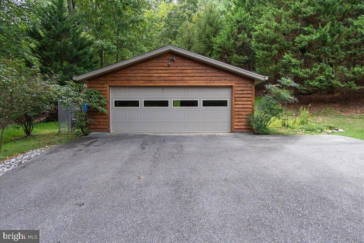 19333 Porterstown Road Keedysville, MD 21756 - Photo 46 of 78 Detached garage by house