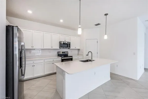 $2,700 | 2434 Orchard Street, Naples, FL 34120