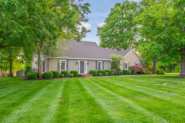 $450,000 | 205 Fairfax Avenue, Hopkinsville, KY 42240