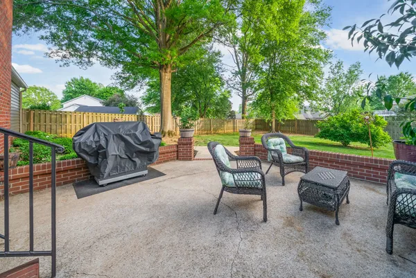 $450,000 | 205 Fairfax Avenue, Hopkinsville, KY 42240