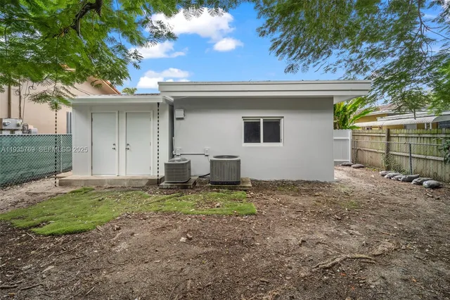 $3,550 | 3500 Southwest 25th Street, Miami, FL 33133