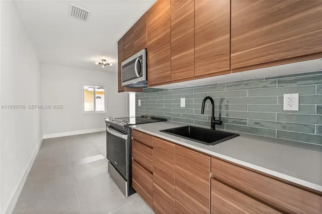 $3,400 | 3500 Southwest 25th Street, Miami, FL 33133