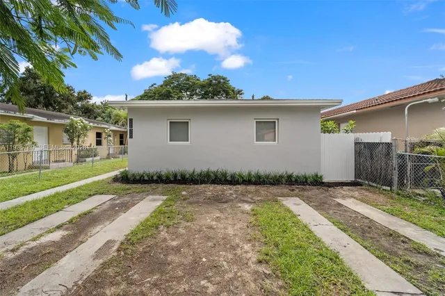 $3,400 | 3500 Southwest 25th Street, Miami, FL 33133