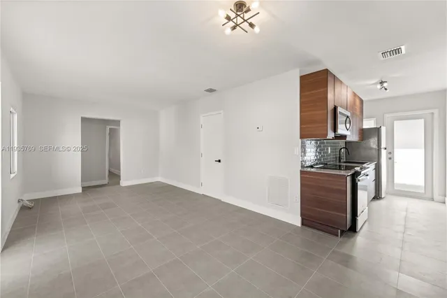 $3,550 | 3500 Southwest 25th Street, Miami, FL 33133
