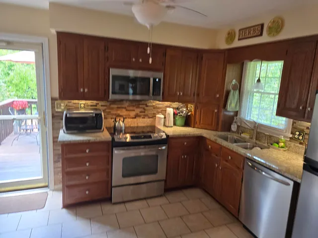 $377,500 | 3302 Kenwick Trail, Roanoke, VA 24018