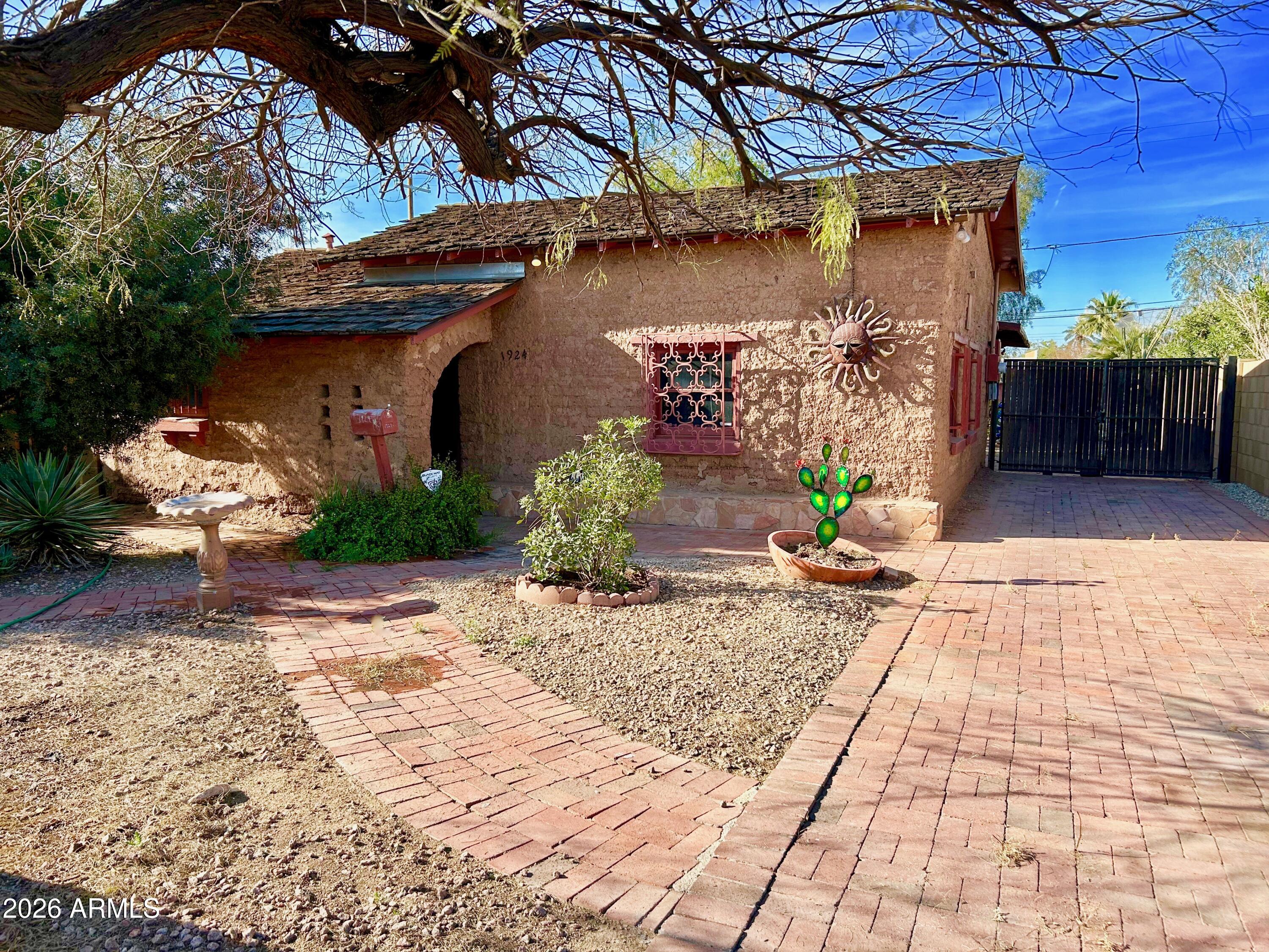 1924 East Monte Vista Road Phoenix, AZ 85006 - Photo 1 of 1 a view of a yard with an outdoor space