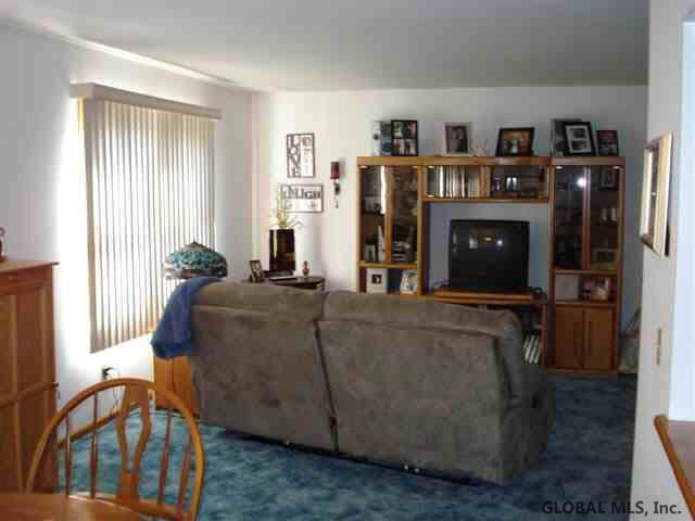 9 Finch Road Queensbury, NY 12804 - Photo 3 of 12 Photo 3