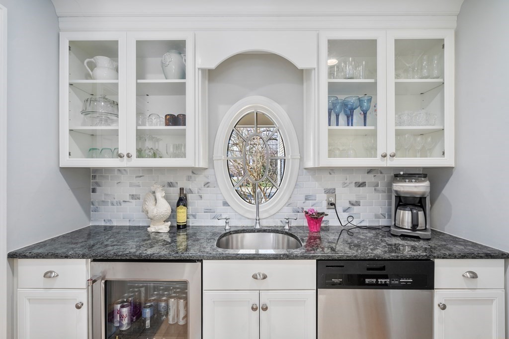 189 Cliff Road Wellesley, MA 02481 - Photo 8 of 35