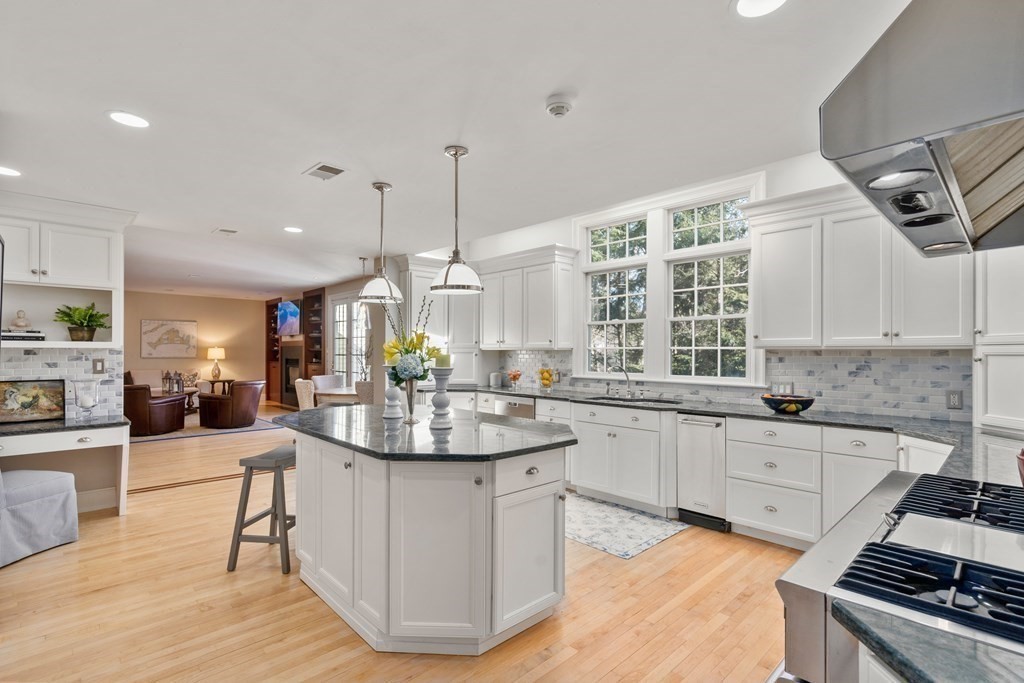 189 Cliff Road Wellesley, MA 02481 - Photo 9 of 35