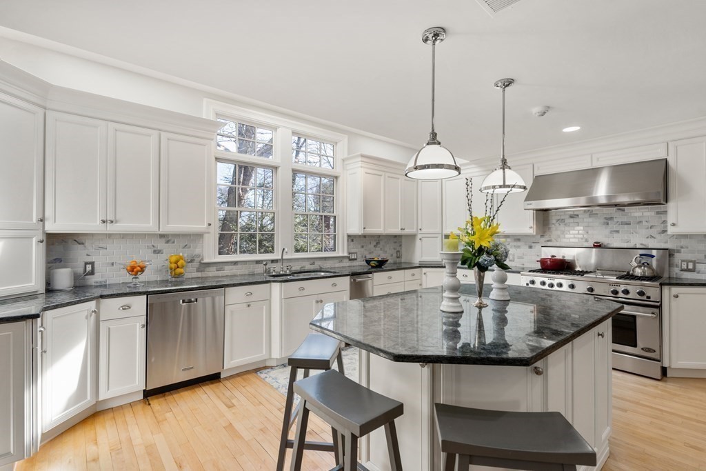 189 Cliff Road Wellesley, MA 02481 - Photo 10 of 35