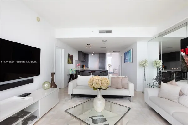$5,490 | 900 Biscayne Boulevard, Unit 2002, Miami, FL 33132