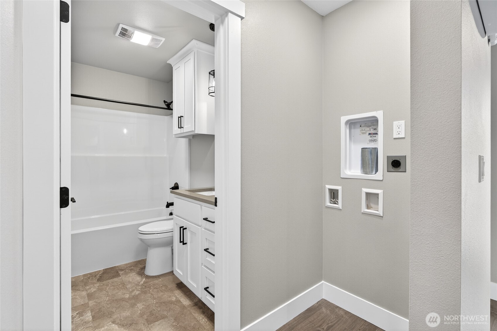109 7th Street Southwest Long Beach, WA 98631 - Photo 13 of 22 a bathroom with a toilet sink and shower