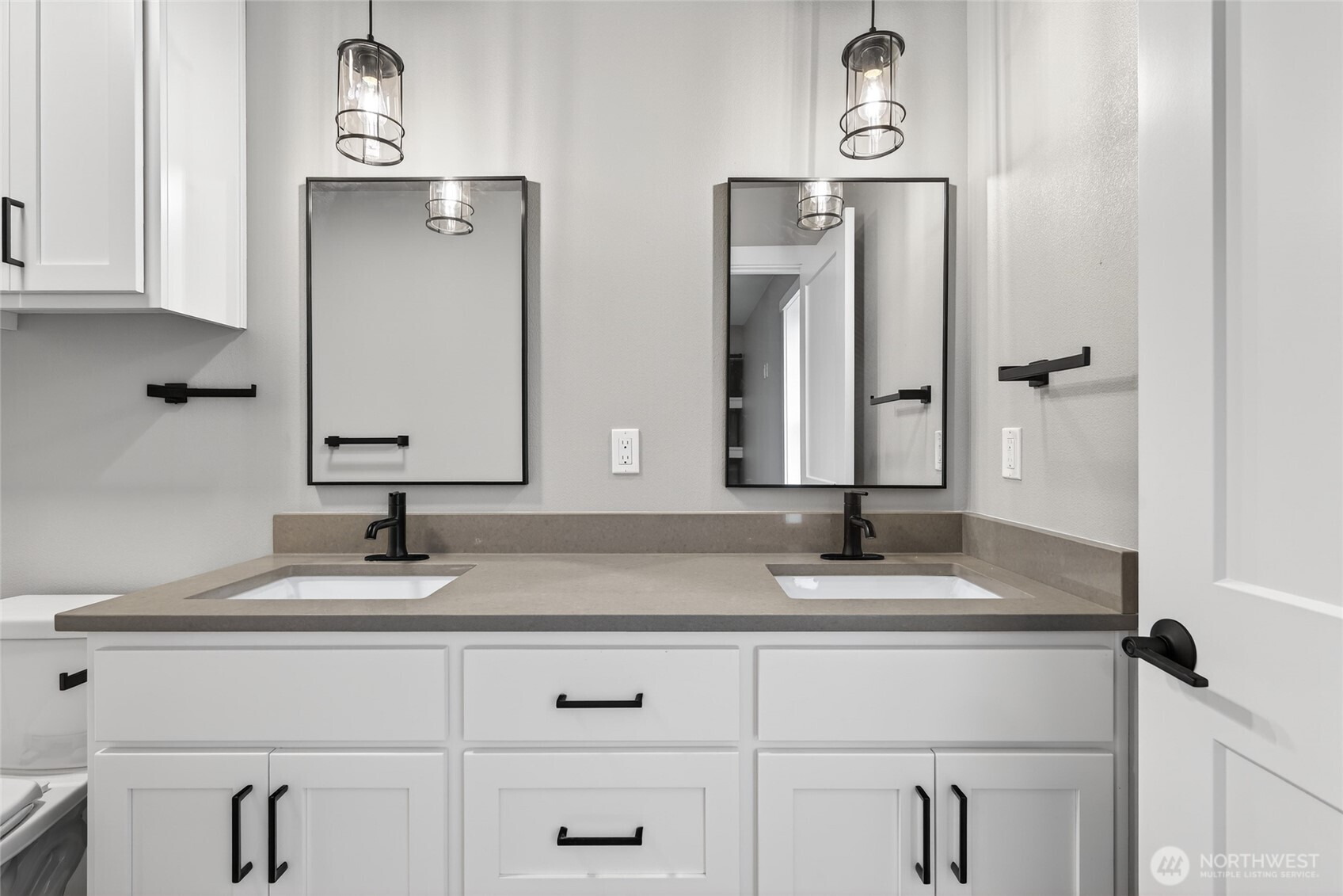 109 7th Street Southwest Long Beach, WA 98631 - Photo 20 of 22 a bathroom with a sink and a mirror
