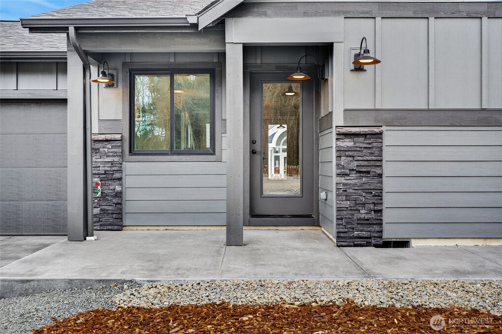 109 7th Street Southwest Long Beach, WA 98631 - Photo 2 of 22 a front view of a house