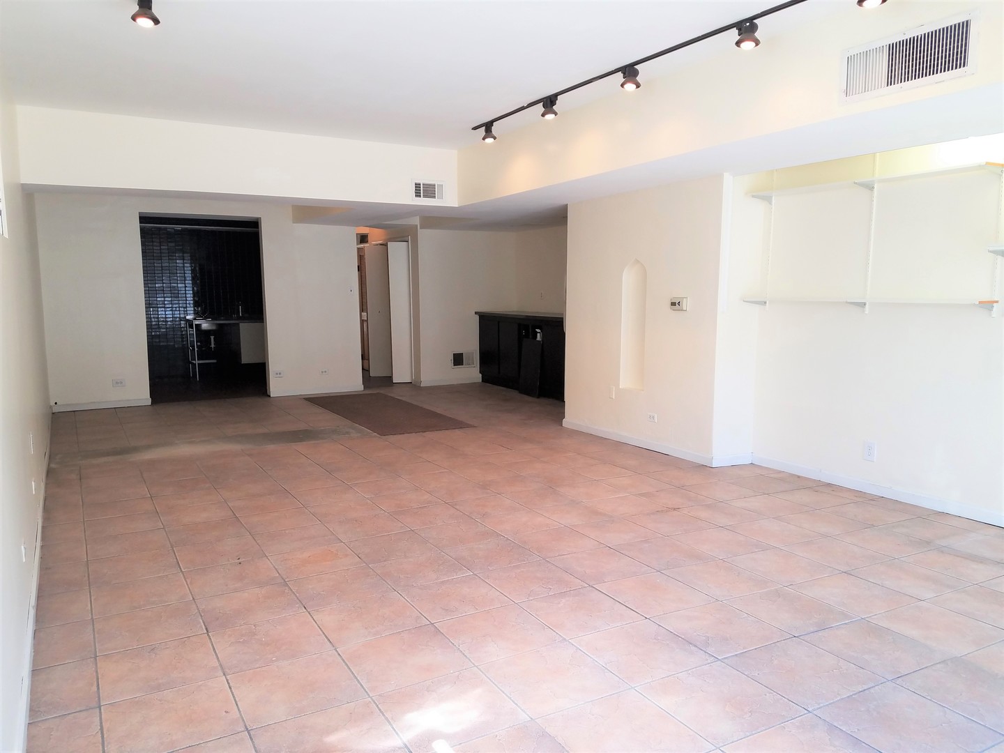 738 West 35th Street Chicago, IL 60608 - Photo 4 of 37