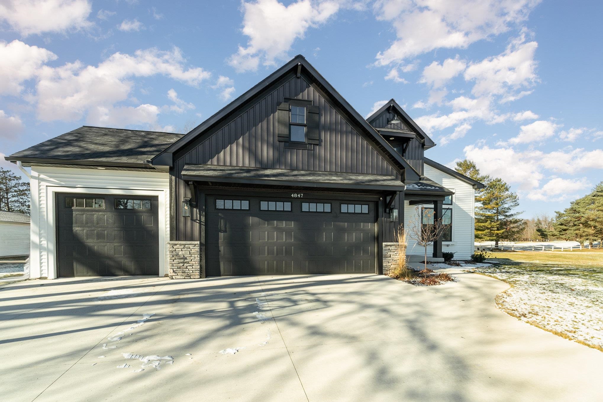 4847 North River Road Freeland, MI 48623 - Photo 4 of 32
