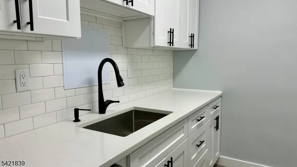 $2,900 | 1 Claridge Drive, Unit 1000, Verona, NJ 07044